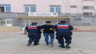 3 yıl 3 ay 29 gün hapis cezası ile aranan şahsı jandarma yakaladı