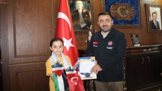 9 yaşındaki Betülden Filistinli çocuklar için bağış
