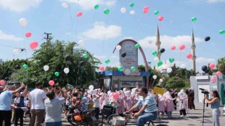 Adanada çocuklar, Filistinde ölen akranları için gökyüzüne balon bıraktı