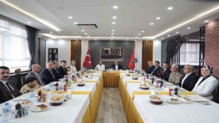 Ağrı Valisi Koçtan atanan kaymakamlara veda yemeği