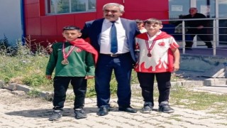 Ağrıda genç güreşçilere coşkulu karşılama