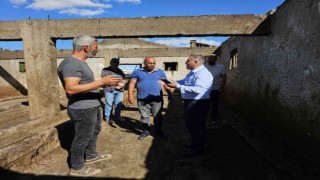 AK Parti Tunceli İl Başkanı Süner, yangında çok sayıda hayvanı telef olan aileyi ziyaret etti