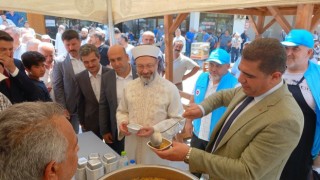 Akçakocada binlerce kişiye aşure ikram edildi