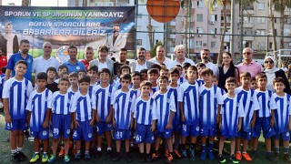 Akdeniz Belediyesinden, Geleceğin Yıldızlarına Forma Hediye edildi