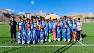 Akkışlada yaz futbol kursuna büyük ilgi