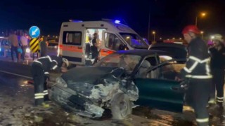 Aksarayda hafif ticari araç ile otomobil çarpıştı: 4 yaralı