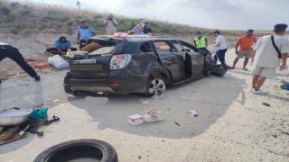 Aksarayda otomobil bariyerlere çarptı: 1 ölü, 2 yaralı