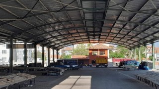 Alaca Belediyesinden kapalı pazar yerinde bakım ve onarım çalışması