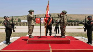 Alayda sancak devir teslimi coşkusu