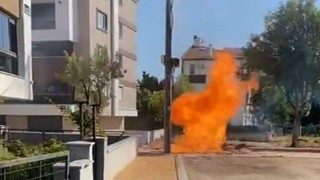Altyapı çalışmasında patlatılan doğal gaz hattında çıkan yangın paniğe neden oldu