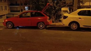 Ankarada aniden hareket eden araç park halindeki 3 araca çarptı