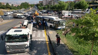 Ankaradaki otobüs kazasının tanığı o anları anlattı: “Şoför, araçlara çarpmamak için ani frenle manevra yaptı”