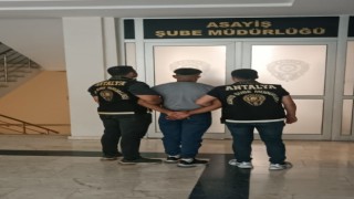 Antalyada 25 yıl kesinleşmiş hapis cezasıyla aranan firari yakalandı