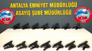 Antalyada ruhsatsız silah satışına polis engeli: 3 tutuklama