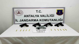 Antalyada silah ve mühimmat kaçakçısı jandarmaya takıldı