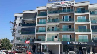 Apartman sakinlerinden BİM'e pankartlı protesto
