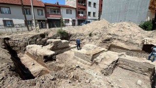 Apartman yapılacak yerin altından tarihi hamam çıktı