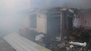 Apartmanın deposunda korkutan yangın
