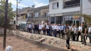 Arabanda depremde yıkılan caminin yerine yenisi yapılıyor