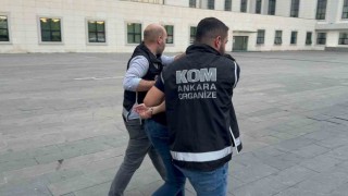 Aranan FETÖcü Ankarada yakalanarak gözaltına alındı
