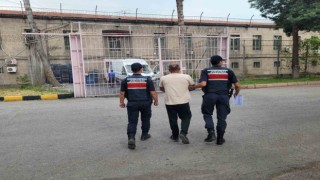 Aranan şahıslar jandarmadan kaçamadı