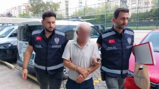 AVMde genç kızın fotoğrafını çeken yaşlı adama gözaltı