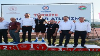 Aydınlı atlet madalyalara doymuyor