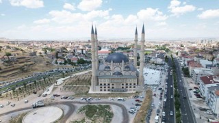 Aynı anda 10 bin kişi namaz kılabilecek