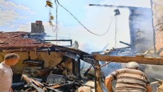 Aynı köyde bir gün arayla iki yangın: 6 ev kullanılmaz hale geldi