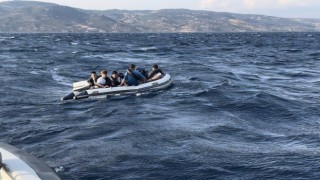 Ayvacık açıklarında 10 kaçak göçmen kurtarıldı, 12 kaçak göçmen yakalandı