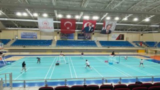 Badminton müsabakaları katılımcılar arasında dostane rekabetle oynandı
