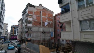 Bahçelievlerde tahliye edilen bina havadan görüntülendi