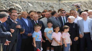 Bakan Abdulkadir Uraloğlu, Yusufeli merkez viyadüğünün açılışını gerçekleştirdi