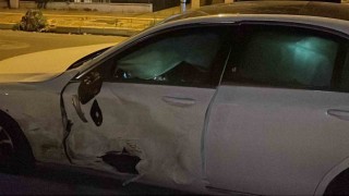 Bakırköyde iki araç çarpıştı, 3 kişi yaralandı