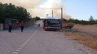 Balıkesirde ormanlık alana sıçrayan yangın sürüyor