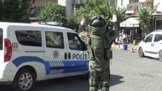 Balkondaki kadına polisten ‘şüpheli valiz uyarısı