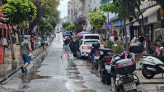 Bandırmada sağanak yağış serinlik getirdi