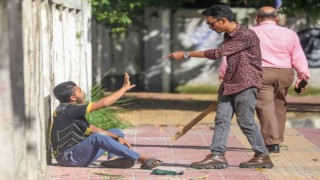 Bangladeşte karşıt görüşlü öğrenciler arasında şiddet olayları: 407 yaralı