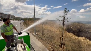 Başakşehirde askeri bölgeye ait otluk alandaki yangına İBBye bağlı peyzaj sulama ekibi müdahale etti