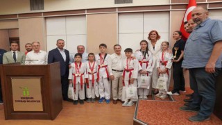 Başarılı sporcular Belediye Meclisinin konuğu oldu