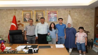 Başkan Akel LGSde başarılı olan öğrencileri ödüllendirdi