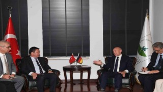 Başkan Aydın, Almanya Hessen eyaleti Bakanı Pentzi ağırladı