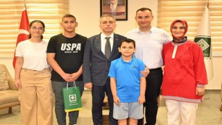 Başkan Çenet, LGS Türkiye Birincilerini Makamında Ağırladı
