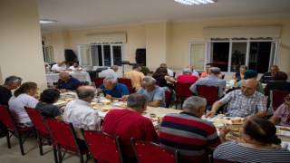 Başkan Günel Davutlar Cemevinde Matem orucu açma yemeğine katıldı