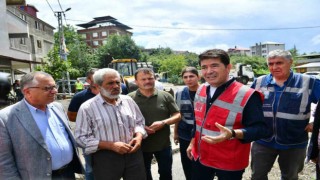 Başkan Kaya, sağanak yağışlar sonrası su baskınları yaşanan mahallelerde incelemede bulundu