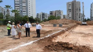 Başkan Özyiğit, kent kütüphanesi inşaatını inceledi