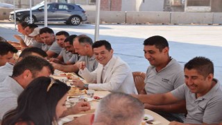 Başkan Ünlü işçilerle kahvaltıda buluştu