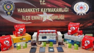 Batmanda gümrük kaçağı cep telefonu ve sigara ele geçirildi