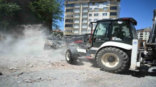 Battalgazide metruk yapıların yıkımı gerçekleştirildi