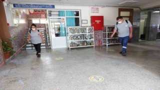 Bayraklıda okullar dezenfekte ediliyor